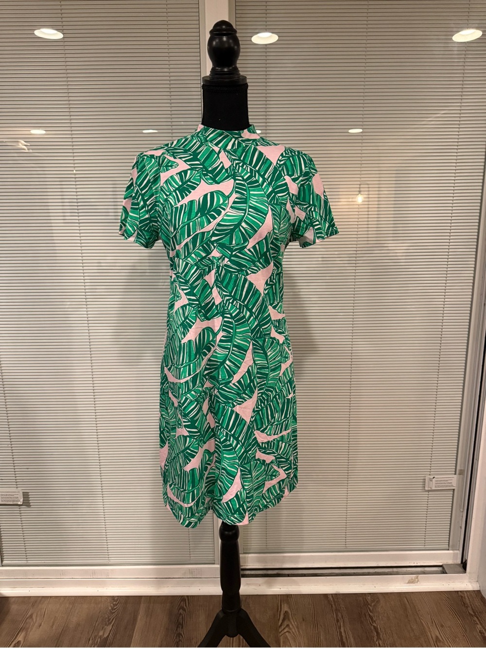 Lilly Pulitzer Green Palm-Print Short Sleeve Midi Dress with Pink Accents